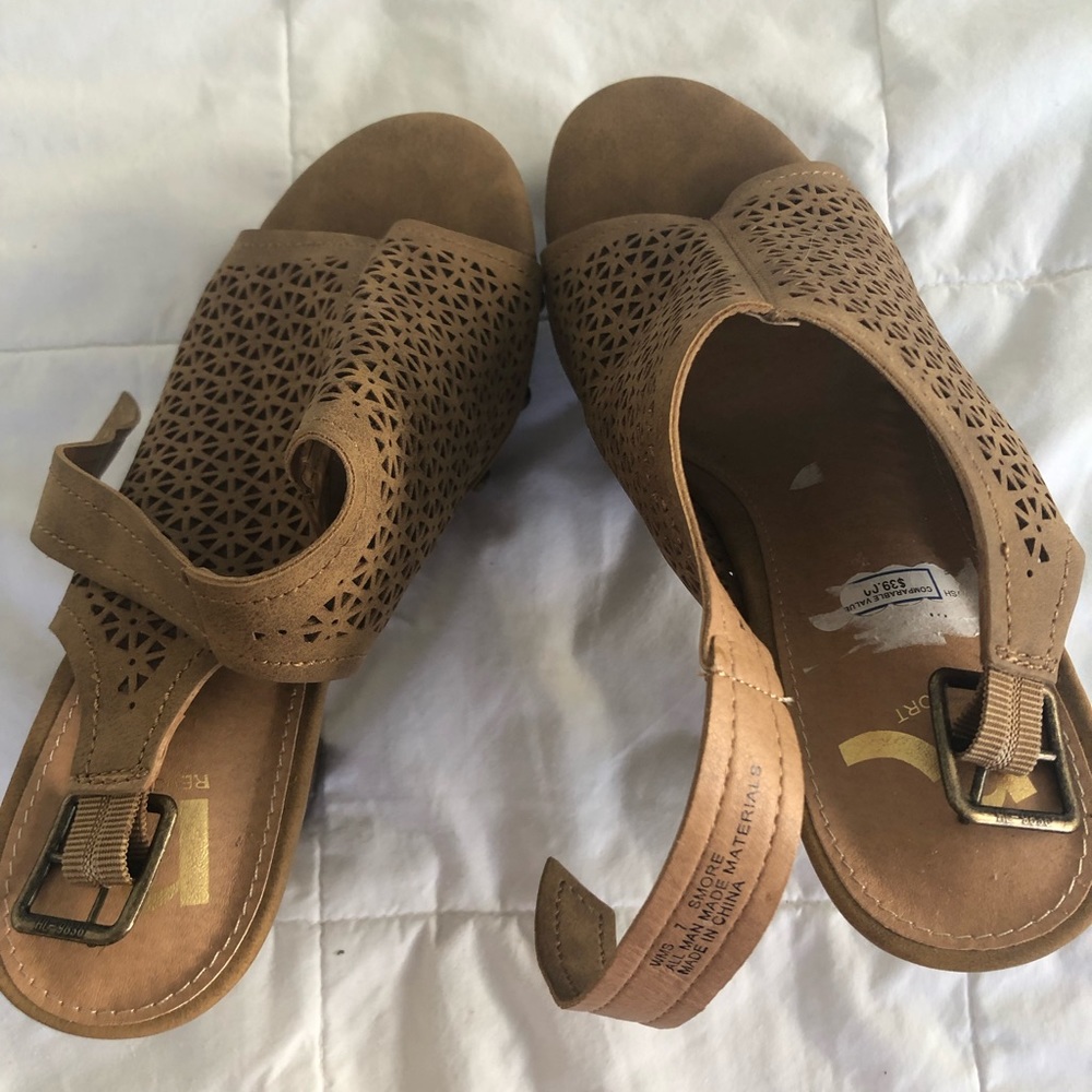 Sandals size 7